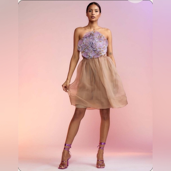 Cynthia Rowley Camel strapless organza dress with white 3D flower Size 6 - Picture 2 of 10